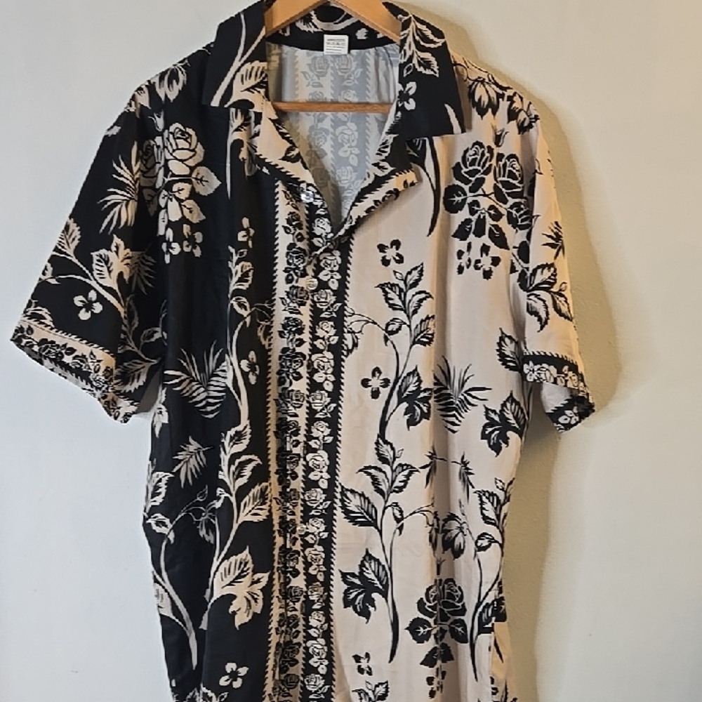 Men's Short-Sleeve Floral Button-Up Shirt in Black and Cream